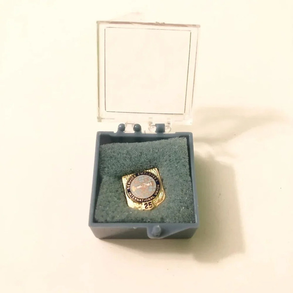 Vintage  Service Employees International Union Pin Enamel - Picture 9 of 12